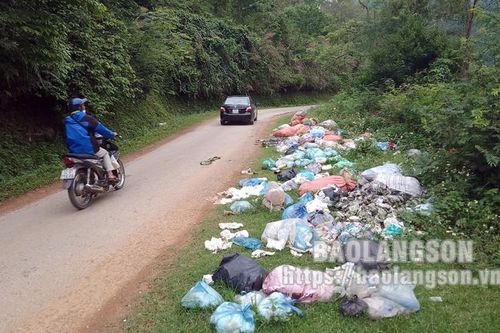 An Sơn: Rác thải vứt bừa bãi tại ven đường tỉnh 239
