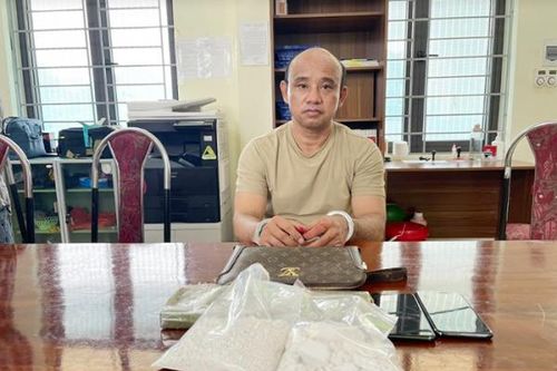 Thuê taxi từ Hà Nội lên Điện Biên 'ôm' 2 bánh heroin