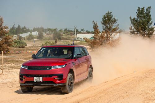 Kỹ năng off-road đường cát với Range Rover Sport 2023