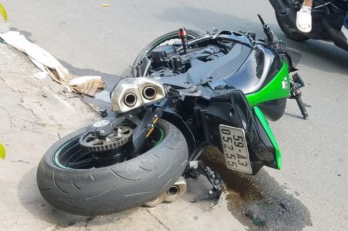 Kawasaki Z1000 gặp tai nạn ở TP.HCM