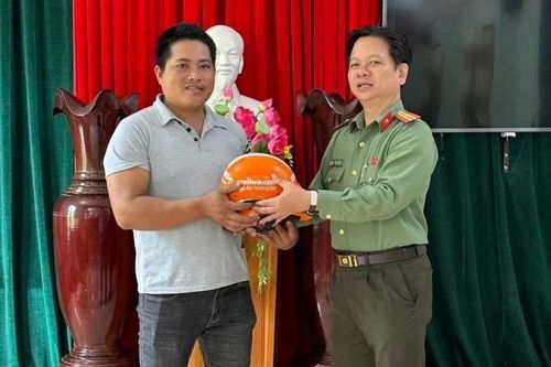 Người đàn ông dũng cảm cứu 4 người trong gia đình bị đuối nước