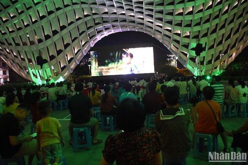 DANAFF I: Khán giả Đà Nẵng chen chân xem phim Trạng Tí phiêu lưu ký