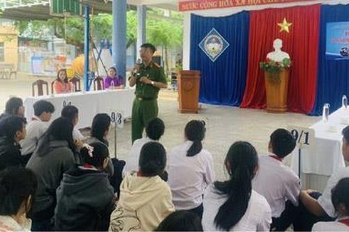 Cảnh báo tình trạng ma túy xâm nhập vào học đường