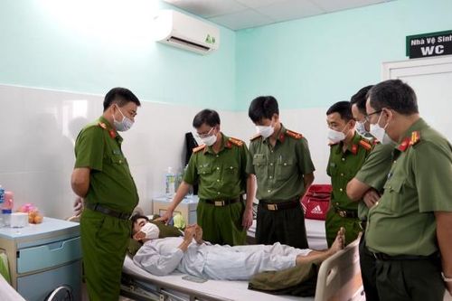 Kon Tum: Một chiến sĩ Công an bị bắn trọng thương trong lúc làm nhiệm vụ