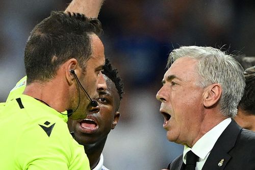 HLV Ancelotti chê trọng tài, nói bàn thắng của Man City có 'vấn đề'