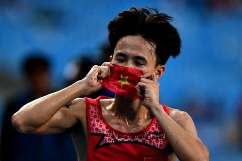 SEA Games 32: Trung Cường tiếp bước Nguyễn Thị Oanh, giành HCV 3000m rào