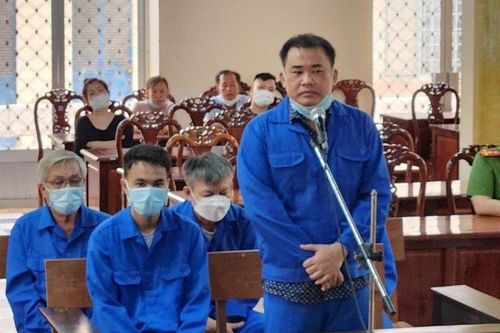 Án tù cho 5 bị cáo vụ chi 20 tỷ đồng 'chạy điều chuyển' ông Đinh Văn Nơi