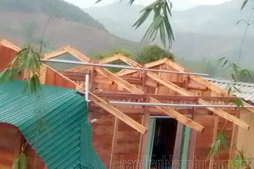 Mường Nhé: Giông lốc làm thiệt hại 24 nhà dân