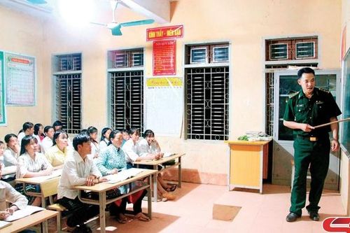 Những thầy giáo quân hàm xanh