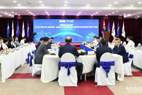 Chuyển đổi nhiên liệu xanh của ngành vận tải biển gặp khó