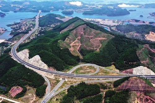Sở hữu 'bảo bối' tốt nhất Việt Nam, Quảng Ninh được doanh nghiệp trong và ngoài nước 'chọn mặt, gửi vàng'