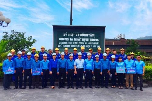 Công đoàn TKV kiểm tra và tặng quà tại Công ty CP Than Cọc Sáu