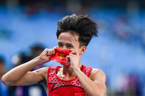 VĐV Việt Nam có hành động đặc biệt khi giành HCV SEA Games