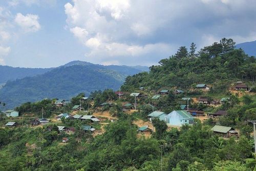 Kon Tum: UBND xã cắt tiền hỗ trợ của dân để làm khu tái định cư