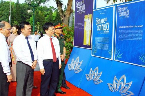 Khai mạc triển lãm chuyên đề 'Hồ Chí Minh - Chân dung một con người'