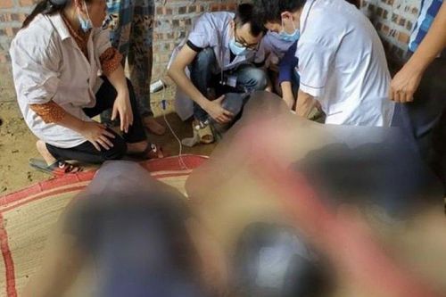 Lào Cai: Mẹ và con trai bị điện giật tử vong khi đang đầm nền nhà