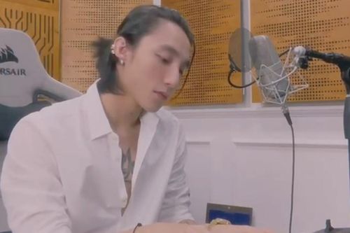 Sơn Tùng hát live tiếng Anh ca khúc mới, Lynk Lee để lại bình luận gây chú ý