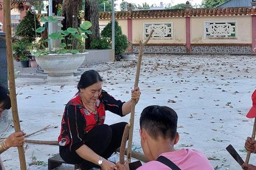 Hỏi tiếng lá reo