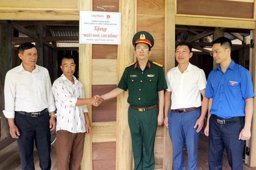 Viettel Điện Biên trao tặng 'Ngôi nhà 100 đồng' tại xã Chà Cang