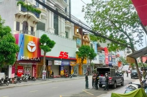Cảnh sát khám xét nhà giang hồ Tuấn 'thần đèn' tại Thanh Hóa