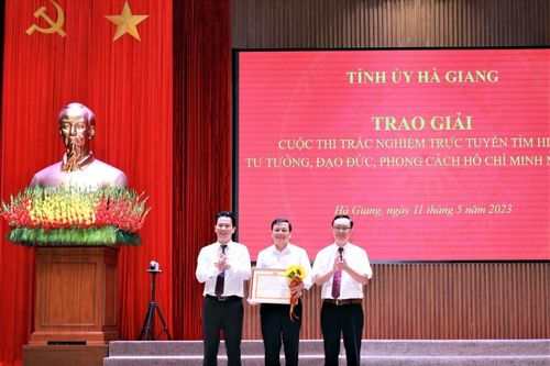 Hà Giang: Trao giải cuộc thi 'Tìm hiểu về tư tưởng, đạo đức, phong cách Hồ Chí Minh'