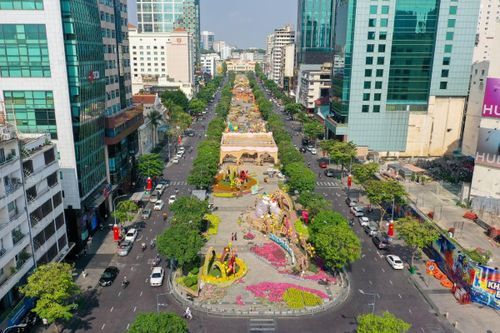 Đề xuất lắp mái che trên Phố đi bộ Nguyễn Huệ: Người dân nói gì?