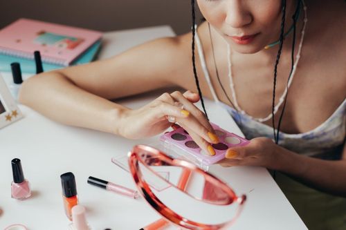 Chọn đúng má hồng để gương mặt rạng rỡ trong hè