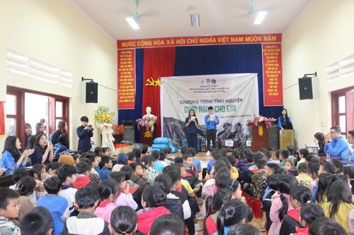Lan tỏa tấm lòng nhân ái tới trẻ vùng cao