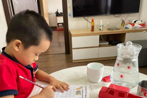 Phụ huynh Hà Nội chi nửa triệu đồng/buổi cho con học... tiền tiểu học