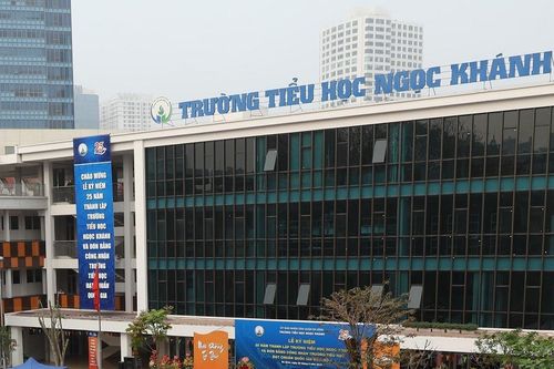 Cô giáo Hà Nội bị phụ huynh xông vào lớp hành hung