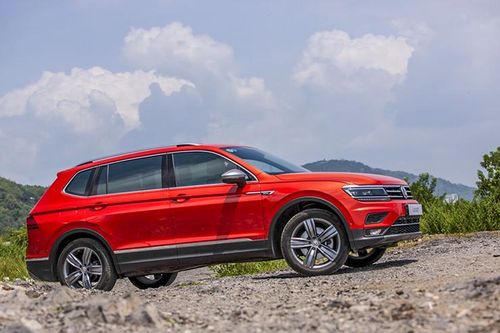 Volkswagen Tiguan giảm giá hơn 300 triệu đồng tại một số đại lý