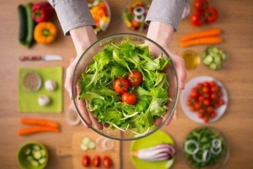 Gợi ý 5 loại rau bán đầy chợ và 1 hành động giúp bạn thanh lọc gan tốt