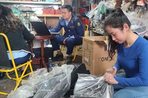 Mạo danh quản lý thị trường tống tiền doanh nghiệp