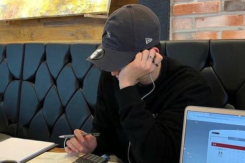 Đi làm 8 năm không để dư ra được đồng nào nhưng bố mẹ liên tục giục lấy vợ sinh con