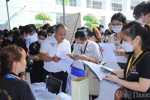 60 doanh nghiệp tuyển dụng hàng nghìn việc làm tại ngày hội tuyển dụng IUH