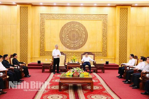 Thường trực Tỉnh ủy tiếp xã giao Tổng Giám mục Nguyễn Năng và Giám mục Kiều Công Tùng