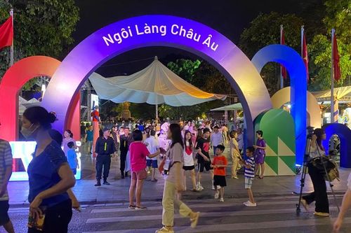 Cuối tuần ở phố đi bộ có gì?