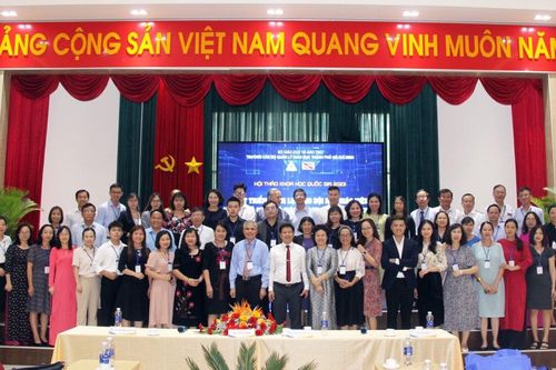Trang bị kỹ năng số cho giáo viên và cán bộ quản lý