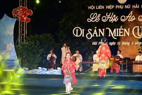 Màn trình diễn công phu tại lễ hội áo dài mừng Lễ hội Hoa Phượng Đỏ - Hải Phòng 2023