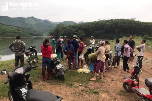 Cả xóm lên núi tìm người phụ nữ mất tích