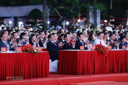 Thủ tướng Phạm Minh Chính dự Lễ hội Hoa phượng đỏ năm 2023