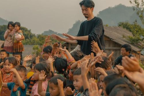 Đen ra mắt MV mới, dành tặng toàn bộ doanh thu cho dự án xây trường và nuôi các em nhỏ