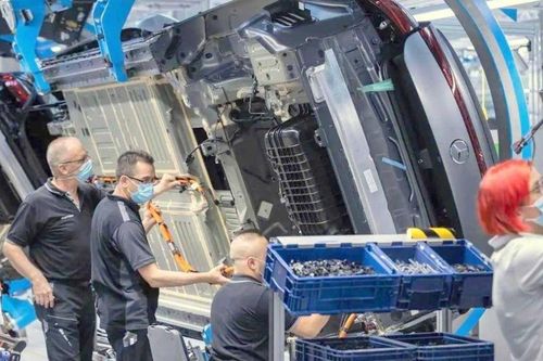 Nổ súng tại xưởng lắp ráp xe điện Mercedes EQS ở Đức