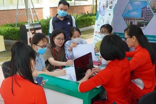 Hướng nghiệp, tư vấn giới thiệu việc làm tại Trường Đại học Y Hà Nội phân hiệu Thanh Hóa