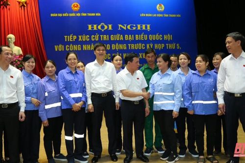 Đoàn Đại biểu Quốc hội tỉnh tiếp xúc cử tri là công nhân lao động