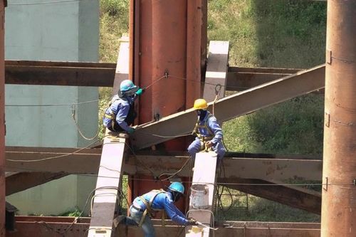 Công nhân cầu Mỹ Thuận 2 'oằn mình' làm việc dưới cái nắng thiêu đốt