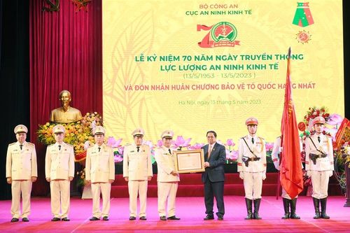 Lực lượng An ninh kinh tế kỷ niệm 70 năm Ngày truyền thống và đón nhận Huân chương Bảo vệ Tổ quốc hạng Nhất
