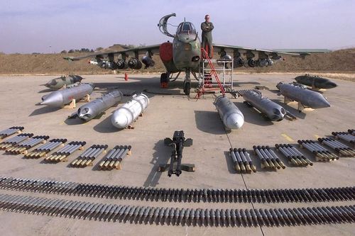 Cường kích Su-25 được sửa đổi đặc biệt để mang bom lượn dẫn đường Mỹ
