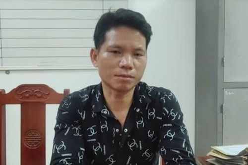 Tranh nhau hát karaoke, người đàn ông dùng micro đập chảy máu đầu chủ nhà