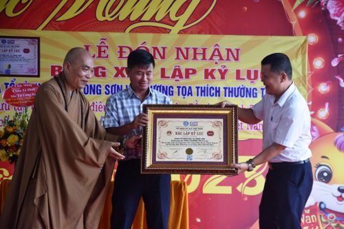 Bộ vỏ ốc tai tượng tại chùa Tổ Đình Sắc Tứ Long Sơn xác lập Kỷ lục Việt Nam